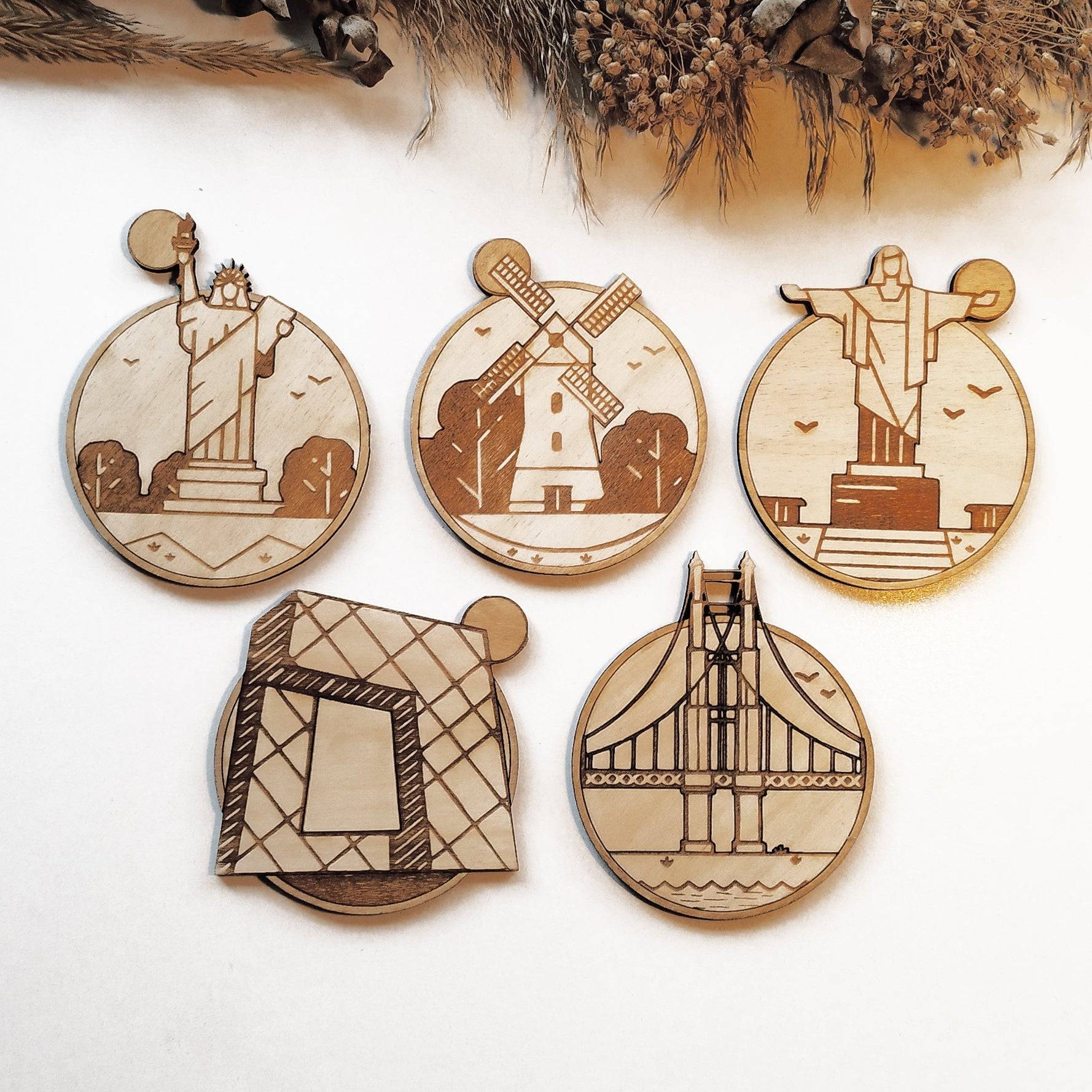 Cities and Monuments Wooden Coasters - Handmade Gift - Housewarming - Wood Kitchenware-4